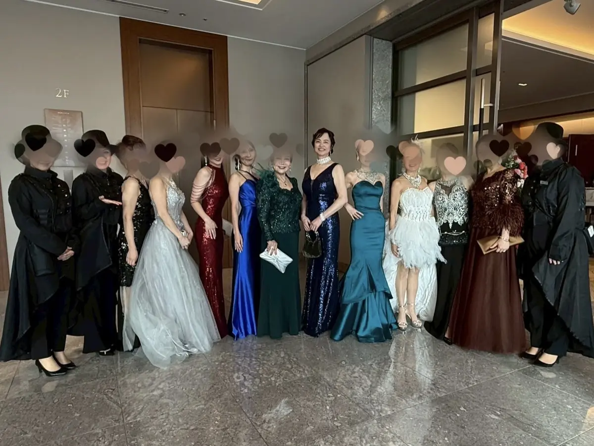 素敵なドレスを、素敵な場所で、素敵な仲間の画像_2