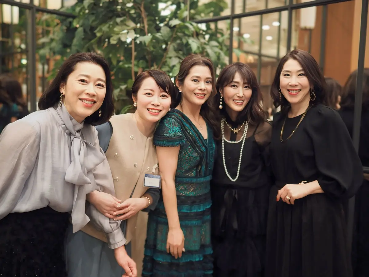 Jマダム集結！フェミニンな黒セットアップの画像_13