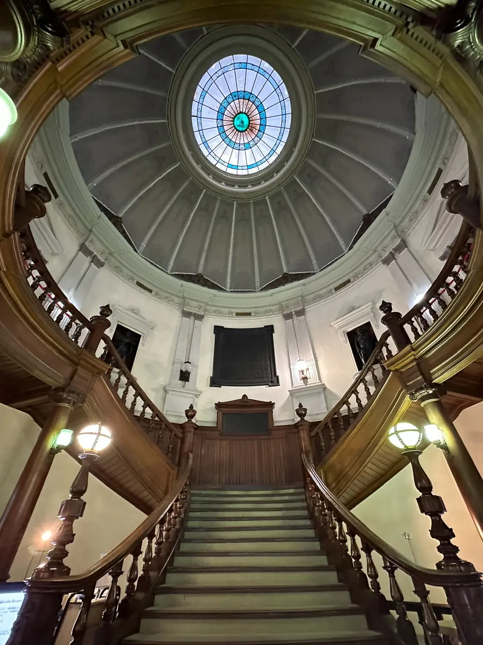 話題の没入体験型ミュージアムと、図書館内の画像_19