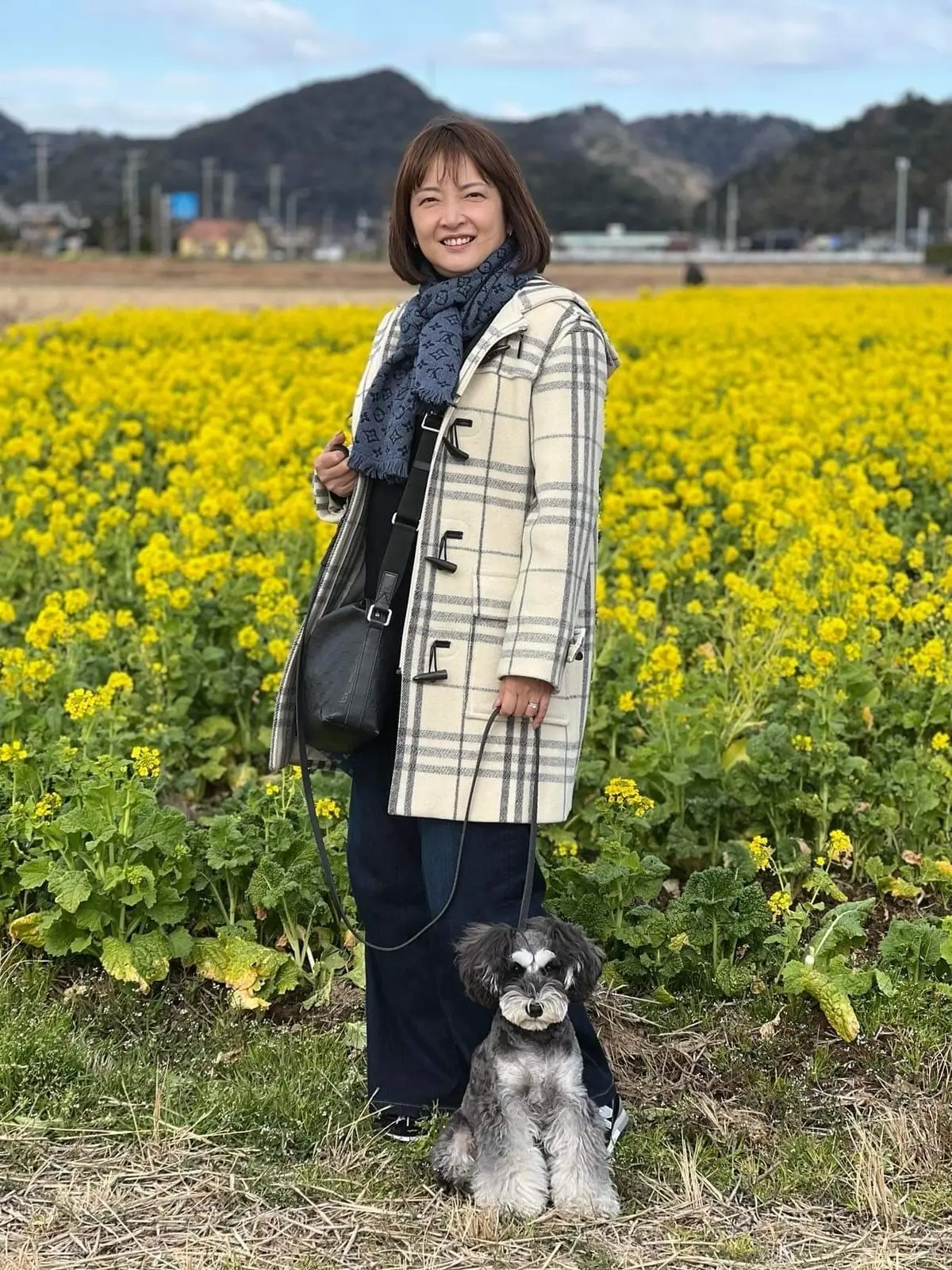 華組デニムコーデ　わんことのお散歩には、たいていボトムスはデニム