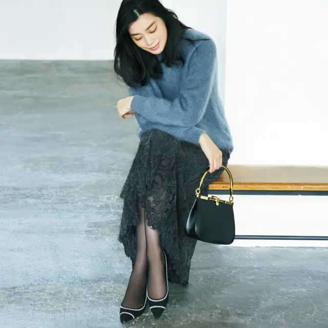 ジミー チュウのパンプスをはきこなすモデルのゆうき