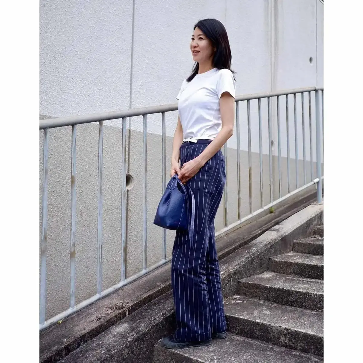 爽やかなホワイトTシャツ簡単コーデ