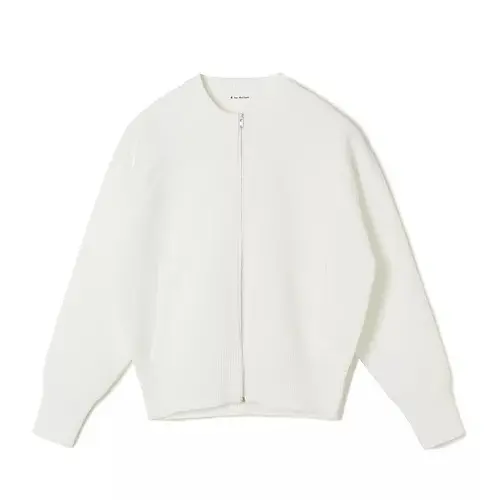 カットソートップスやイージーパンツ…おしの画像_10