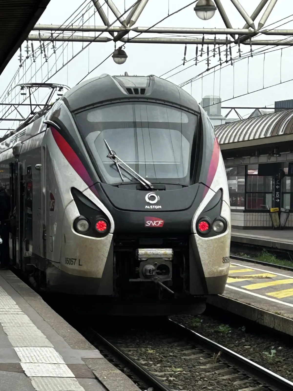 電車　鉄道の旅　新幹線　