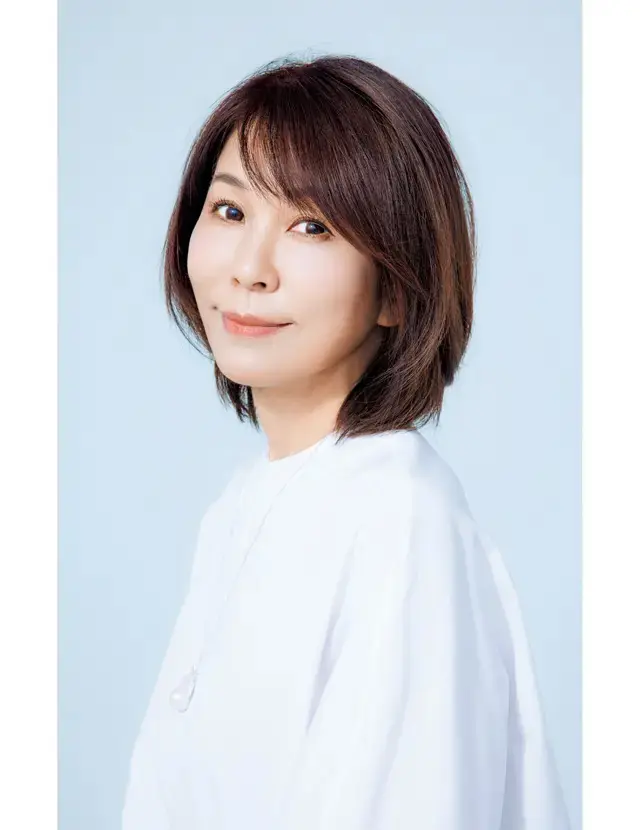 重めのサイドバングをつくって顔まわりの「うねり」や「くせ毛」悩みを封印！【50代髪型・ヘアスタイル】