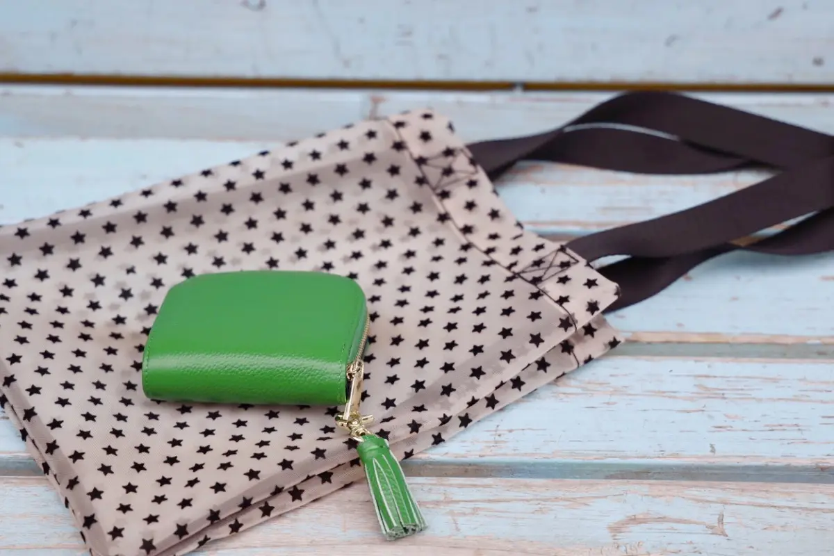 【水晶玉子さんコラボ】星柄A4トートバッグ付き二つ折り財布