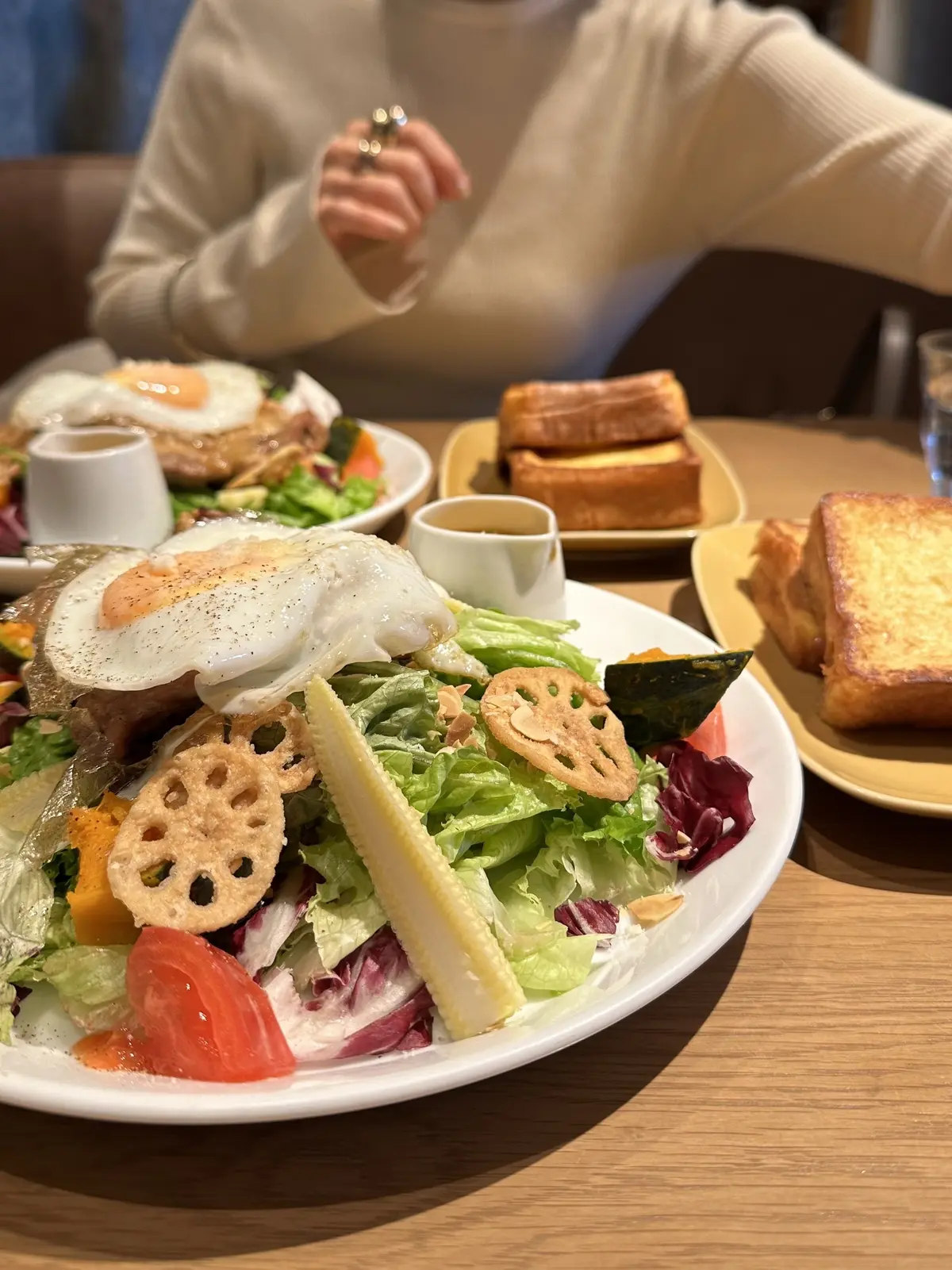 二子玉川GREEN HOUSE By MERCER BRUNCH　サラダ、フレンチトースト