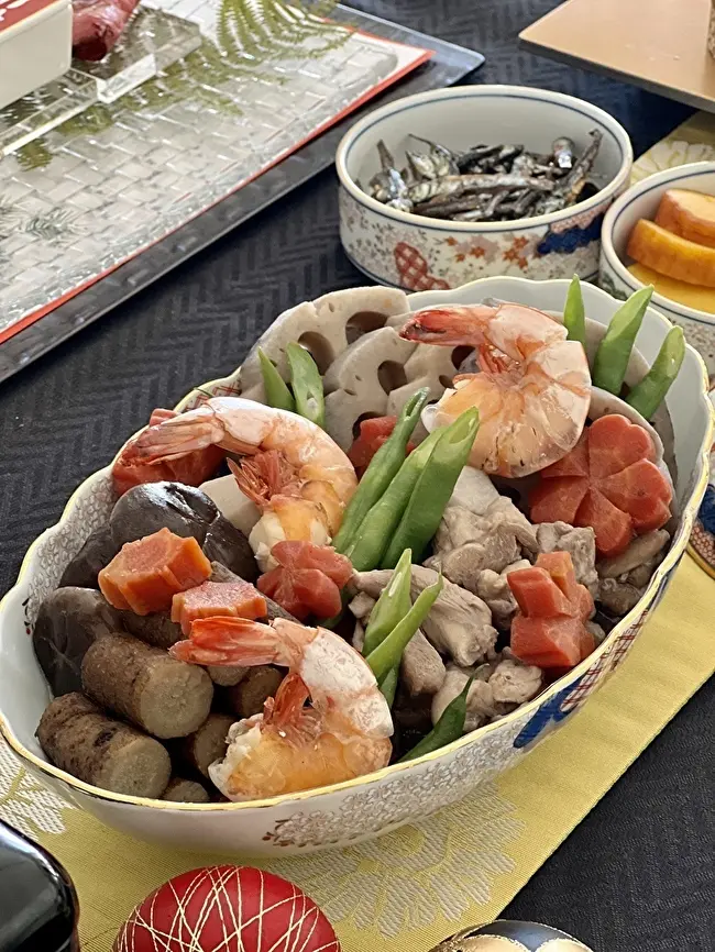 有田焼の器に盛ってテーブルを華やかに