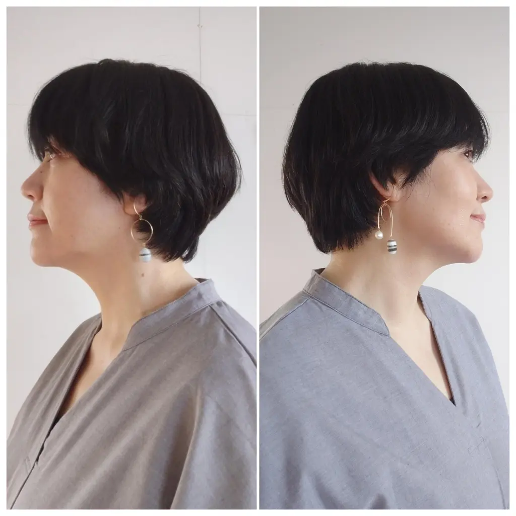 ショートヘア左右グレーのブラウス