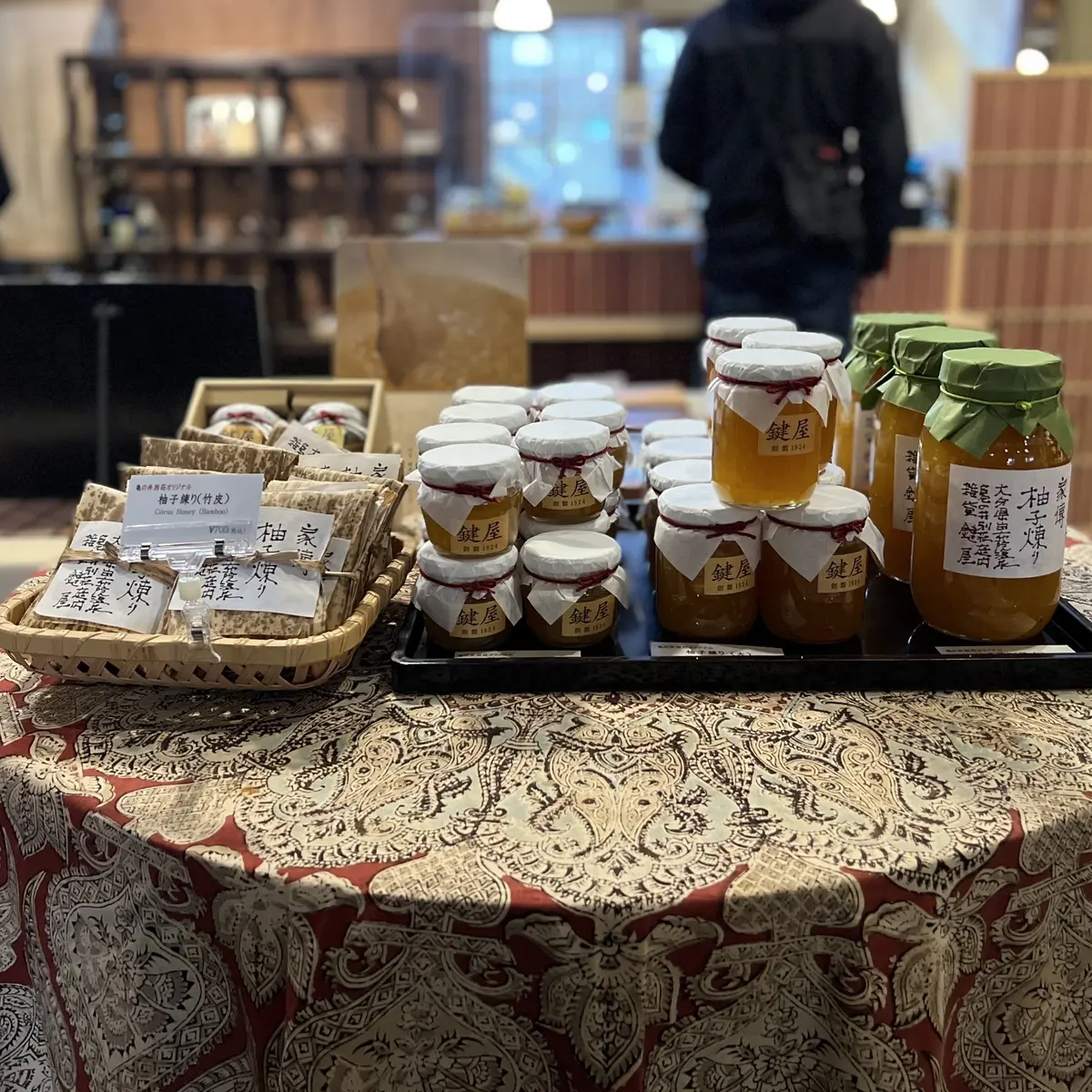 由布院のお土産屋さん「西国土産 鍵屋」、柚子煉り