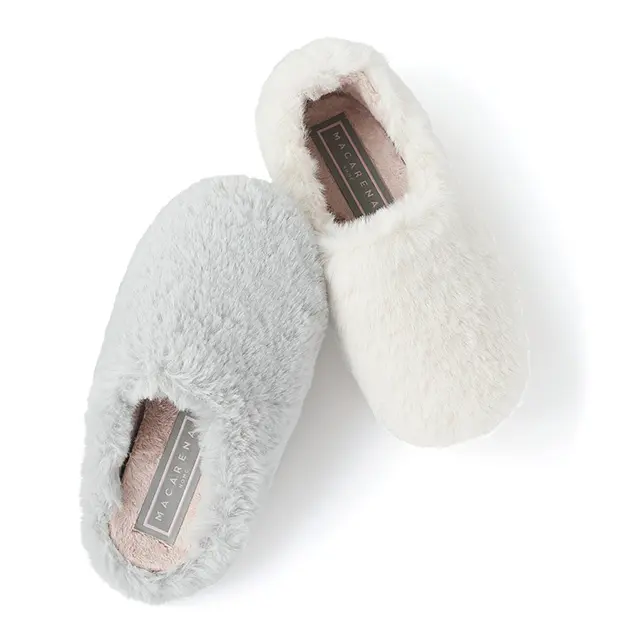 スペインの「マカレナ」より、 テレワークの足もとに かわいいファースリッパ