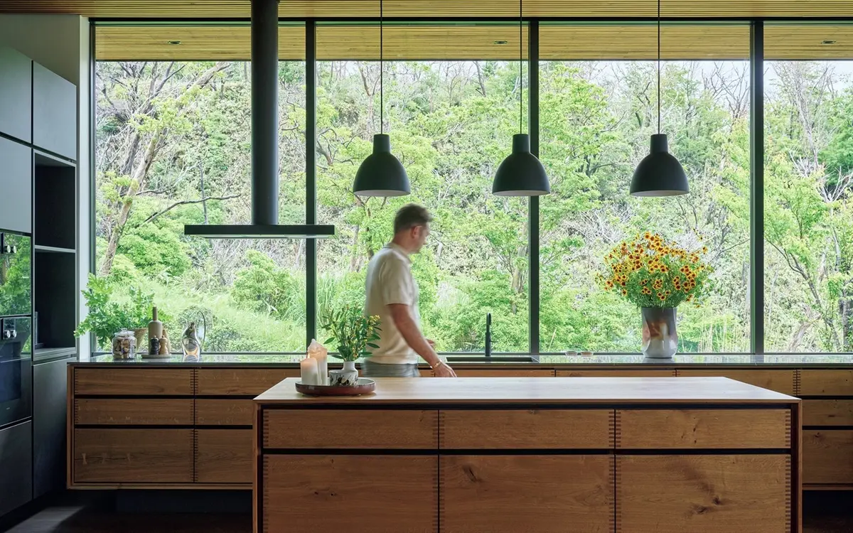 緑しか見えないすがすがしいキッチン