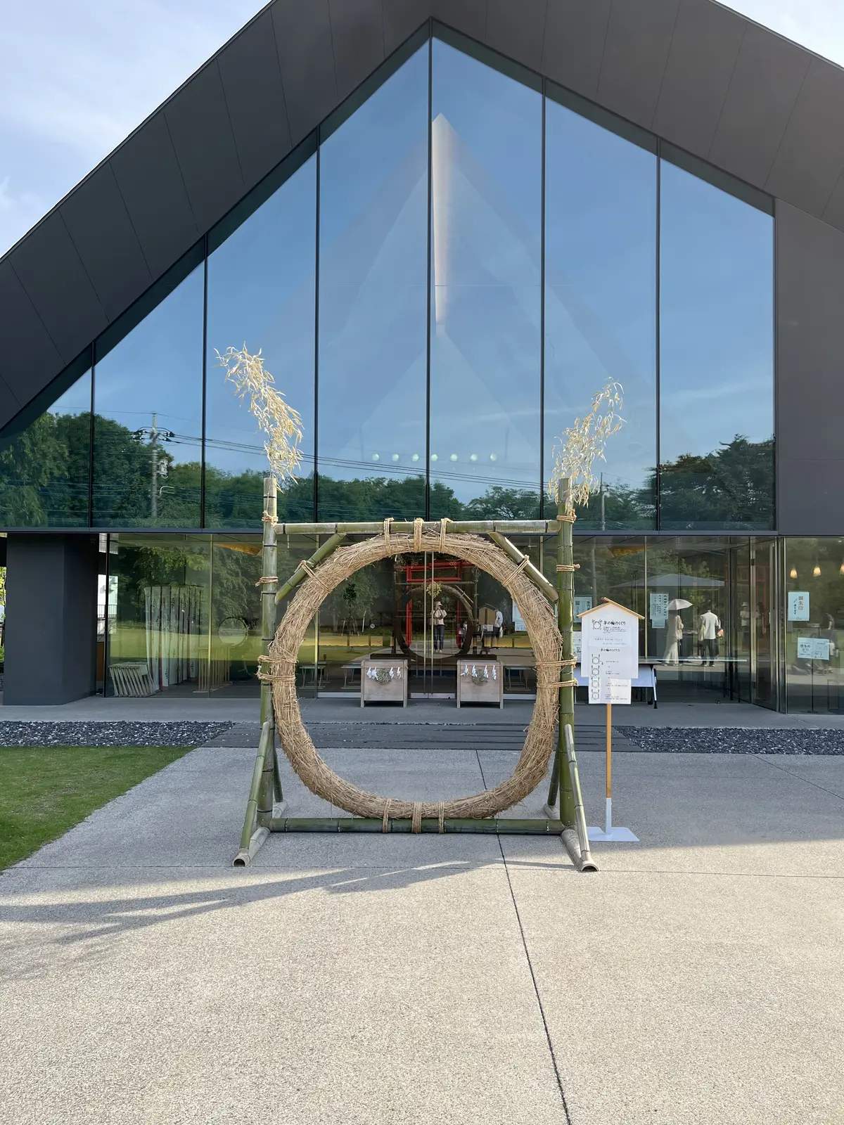 茅の輪くぐりと花手水の画像_12