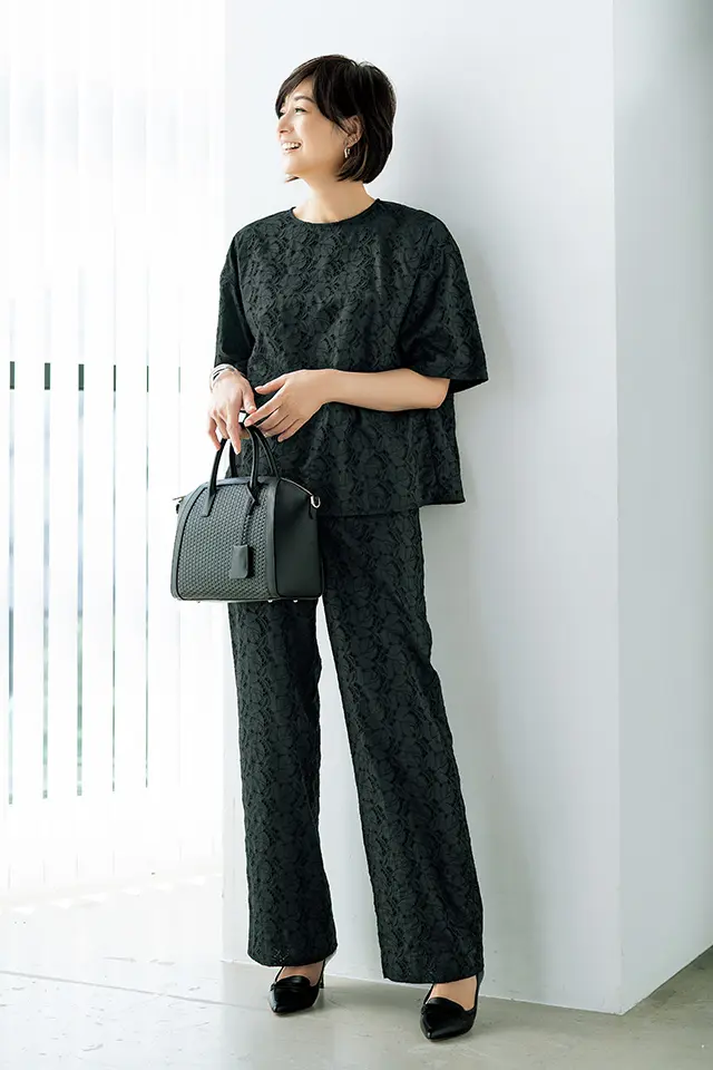 清楚で上品。「綿レースのセットアップ」はシーンを問わず活躍