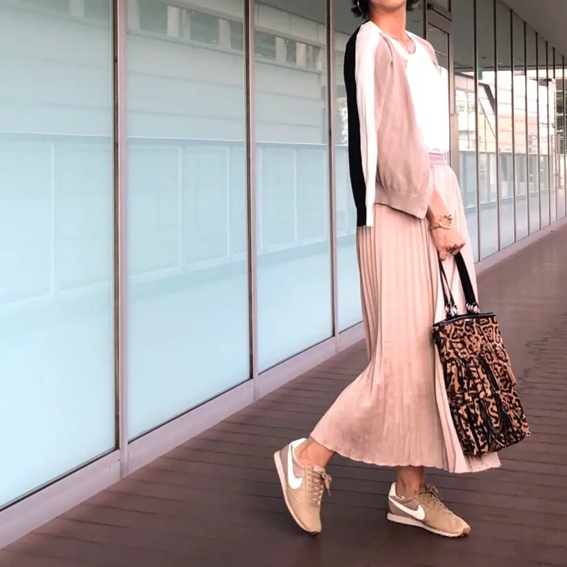 スポーティー・ベージュコーデの画像_3