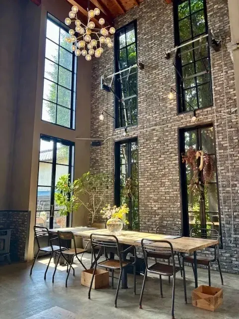 カフェ ザ ガーデン 内観