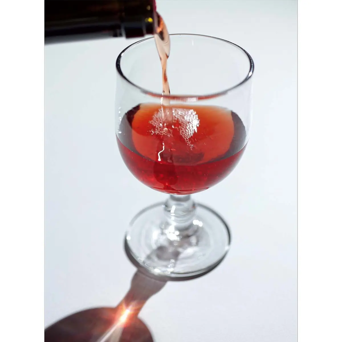 ジュリアン・マレシャルは、ナチュラルワインの先駆者で あるピエール・オヴェルノワの薫陶を受ける。今でもリリ ース前のワインをまずオヴェルノワに飲んでもらうとか。