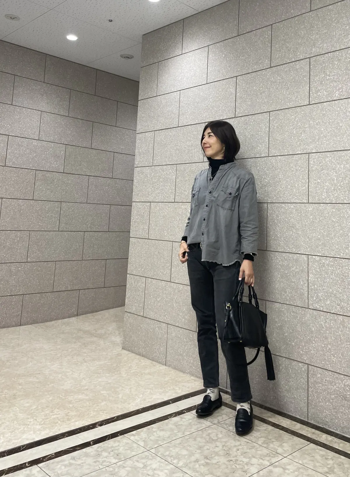 UNIQLOタートルとブラックデニムコーの画像_3