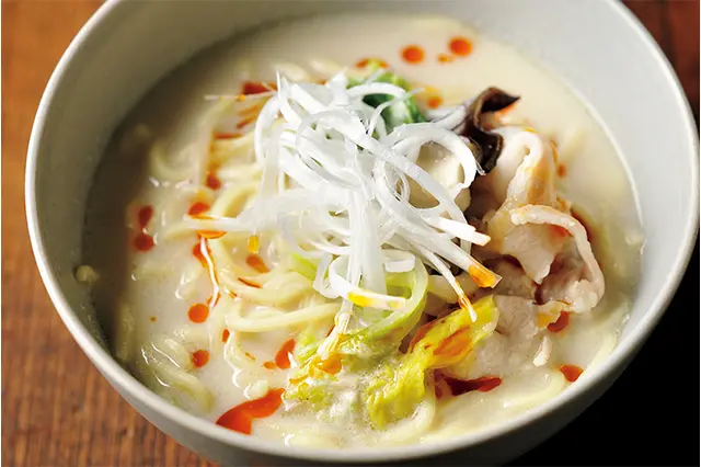 締めは担々麵風。