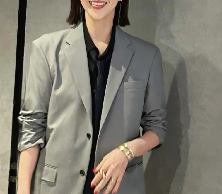 メンズ物を着る時こそ小物は女性らしくの画像_2