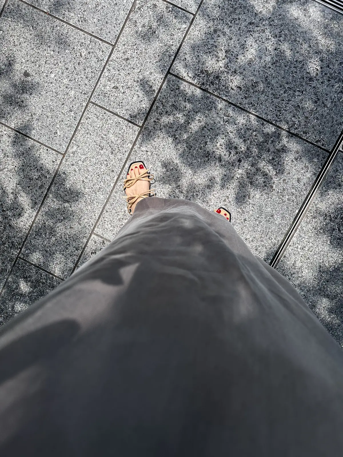 秋まで着れそうなワンピースの画像_4