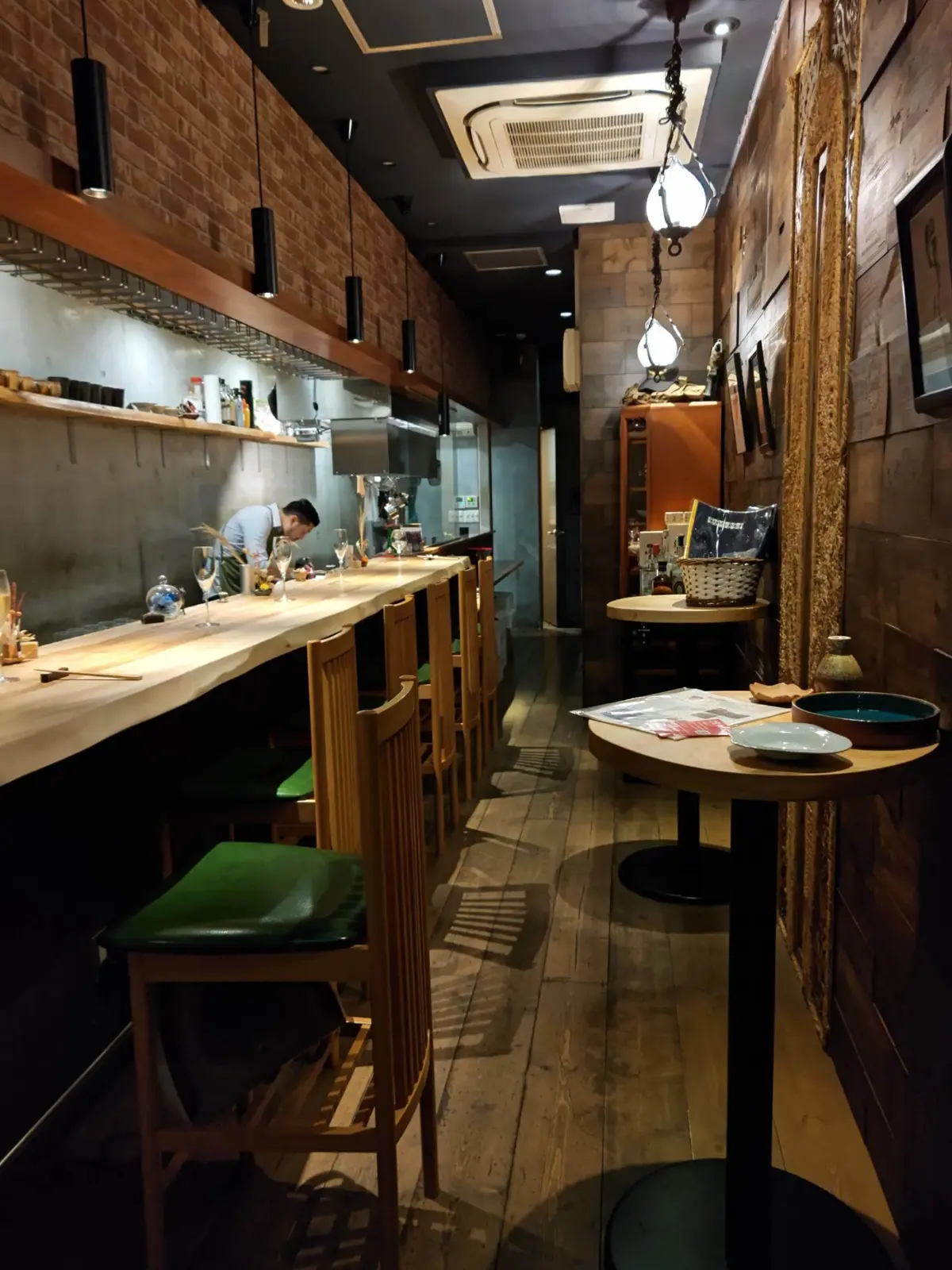 落ち着いた店内