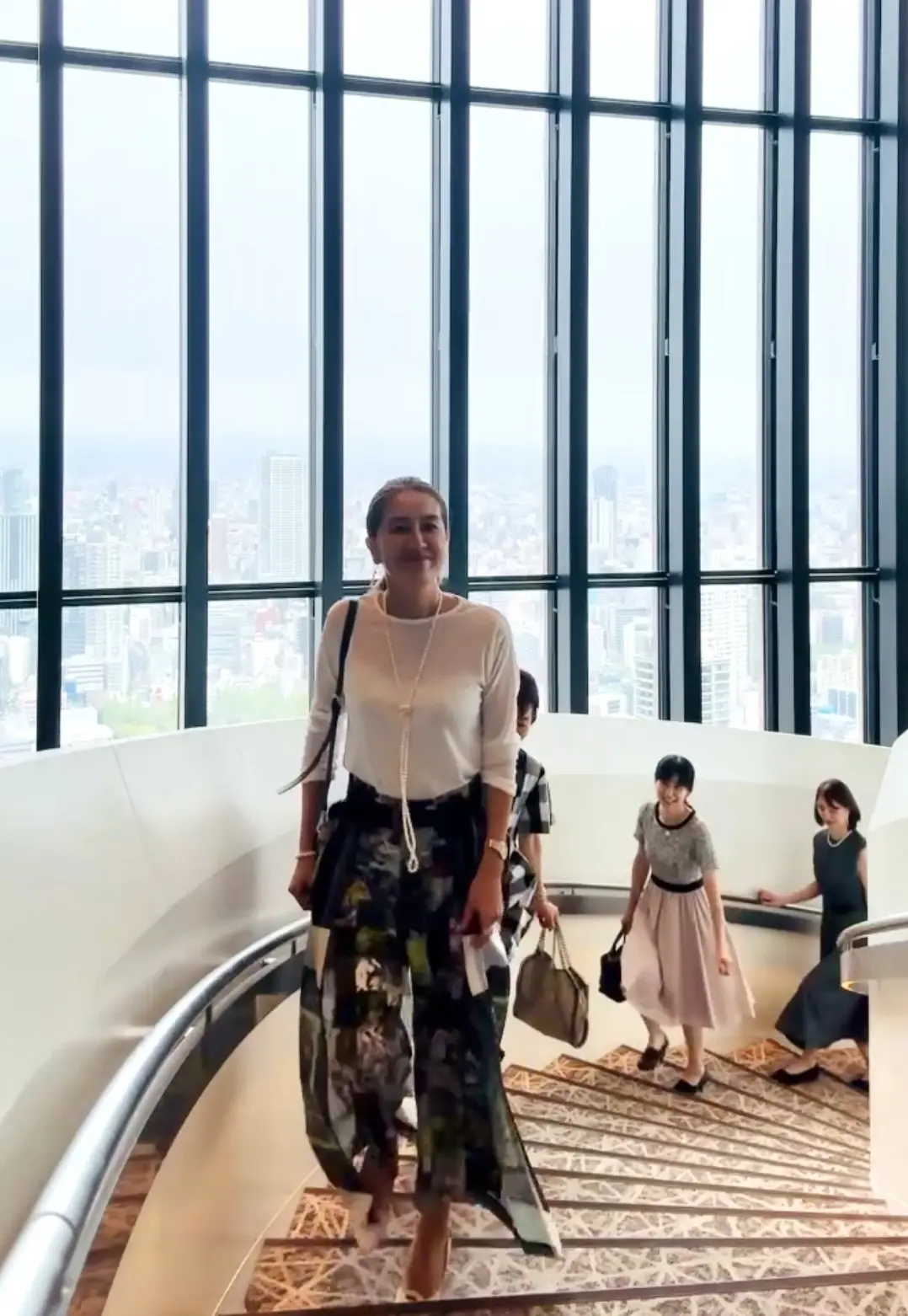 たまにはモードなワンピで！絶景ホテルでのの画像_22