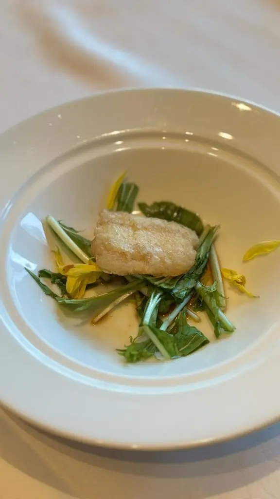 UNIQLOパンツコーデで絶品丸の内ランの画像_9