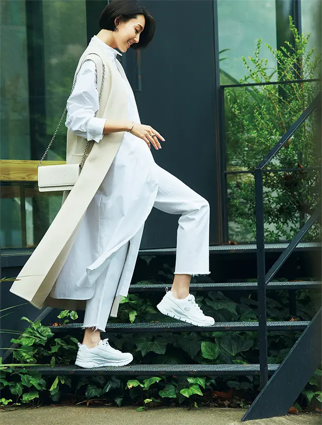 驚きの軽さと履き心地でどこまでも歩けるさわやかな白