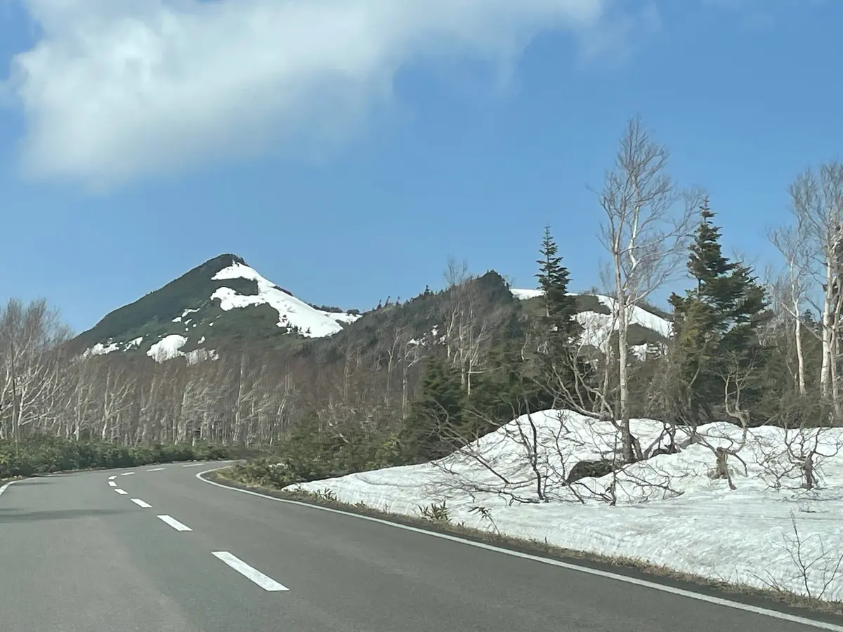 八幡平アスピーテライン　5月の雪景色