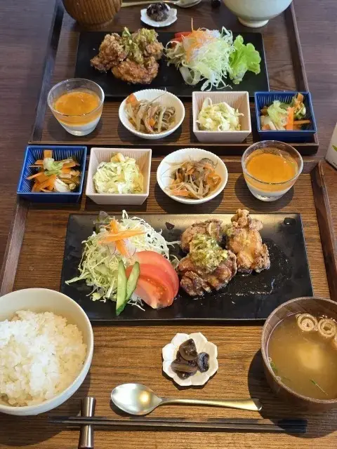 鎌田醤油のカフェでランチ