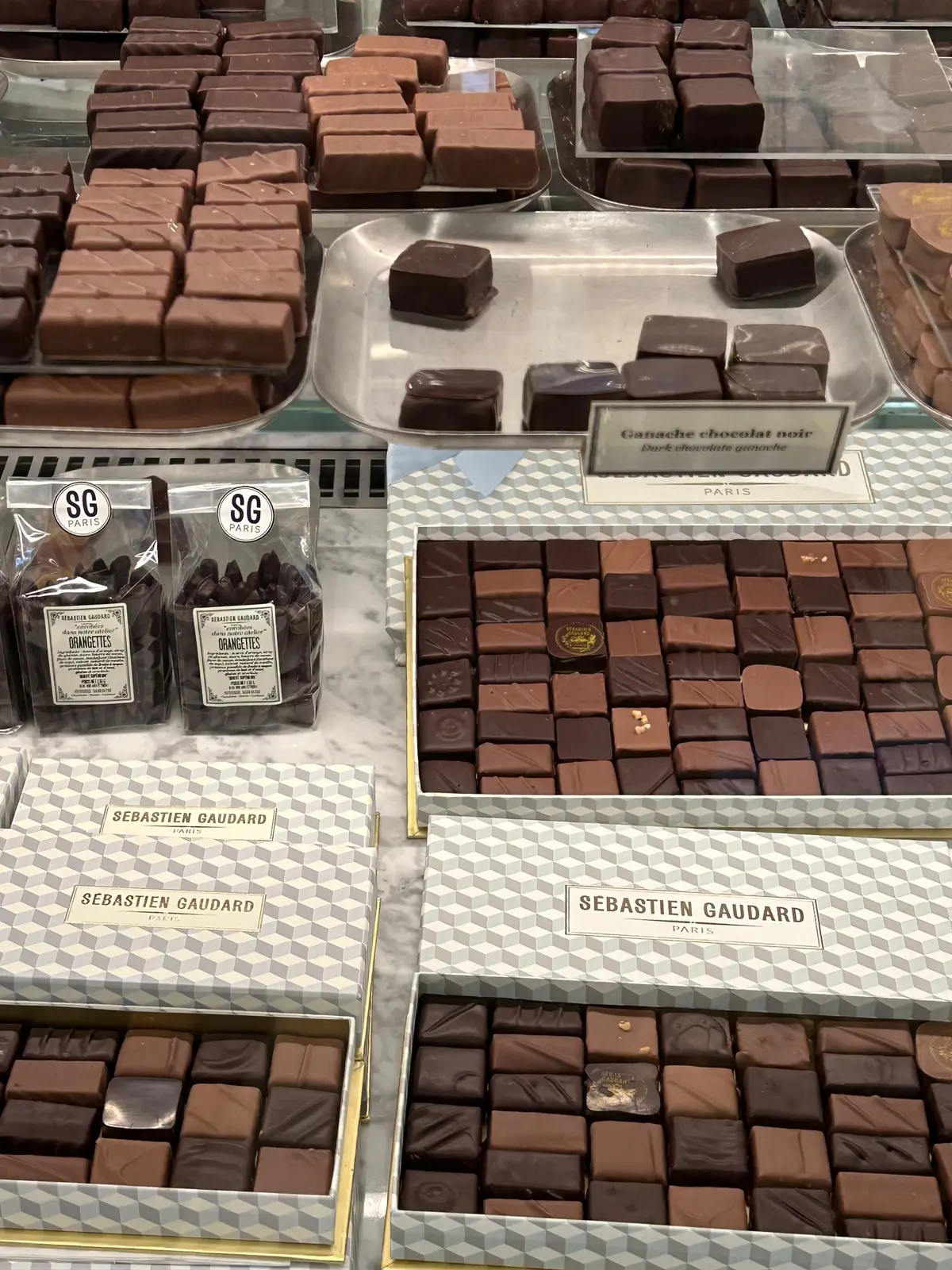 パリ　カフェ　SÉBASTIEN GAUDARD （セバスチャン・ゴダール）