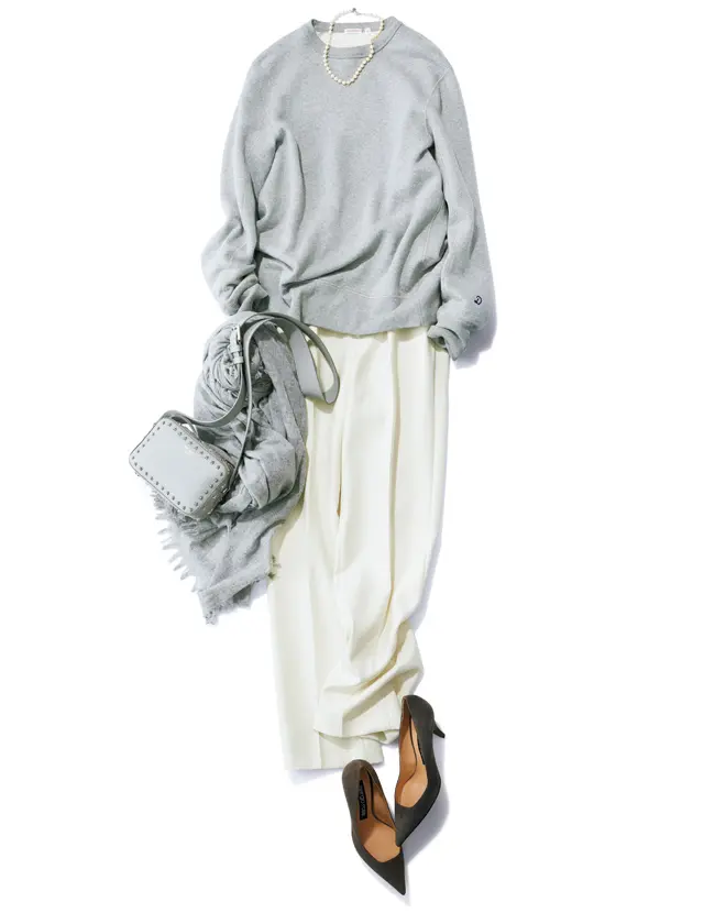 グレースウェットとエレガントなパンツのコーデ