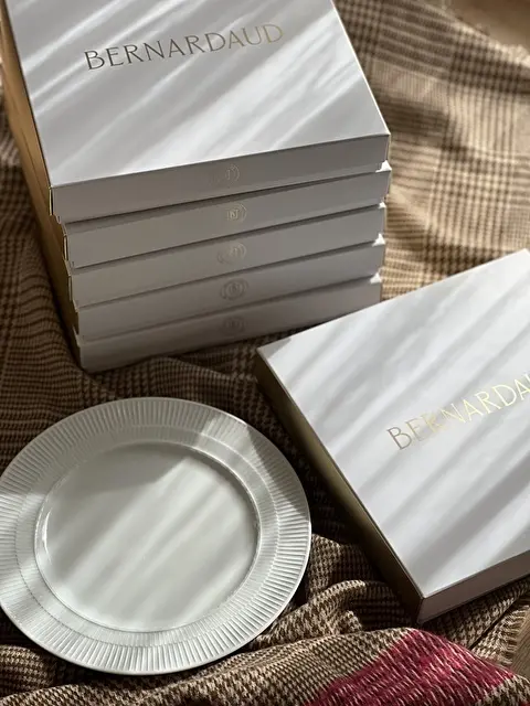 バレンタインデーに届いたベルナルドのディナー皿