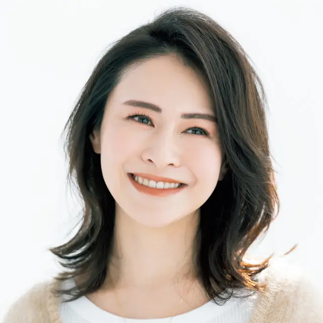 柔らかい髪質も「くびれミディアムヘア」でメリハリを【50代髪型・ヘアスタイル】