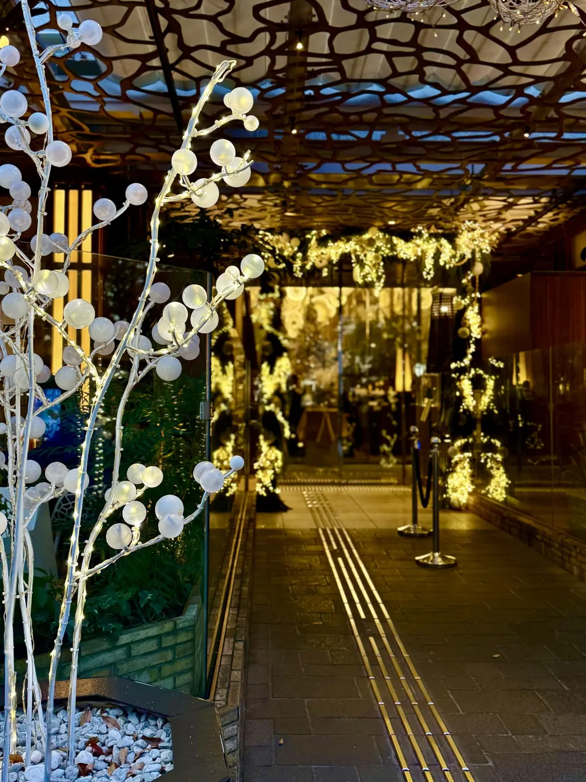 ザ・ストリングス表参道　入り口　ソワレ・ドゥ・エクラ 