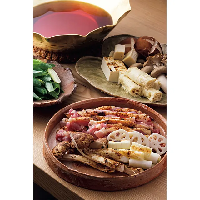 松茸も楽しめ、地鶏は牛肉に替えることも