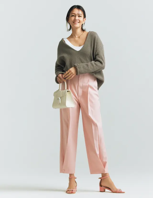 白のタンクトップをプラス