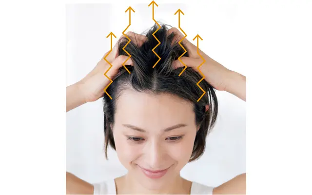 最後に、親指を後頭部に当て、5本の指の腹で頭全体をぐっとつかんだら、