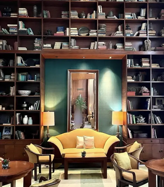 ライブラリーラウンジ