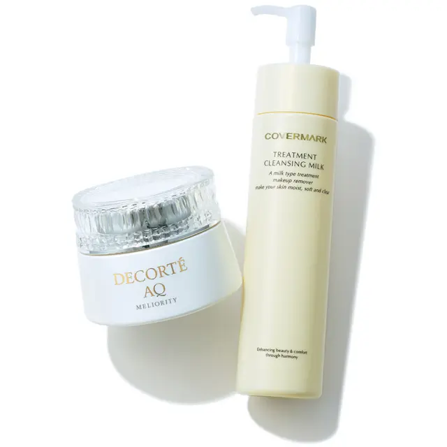 【メイク落とし】（左）AQ ミリオリティ リペア クレンジングクリーム n 150g ￥10,000／コスメデコルテ　（右）トリートメント クレンジング ミルク 200g ￥3,000／カバーマーク