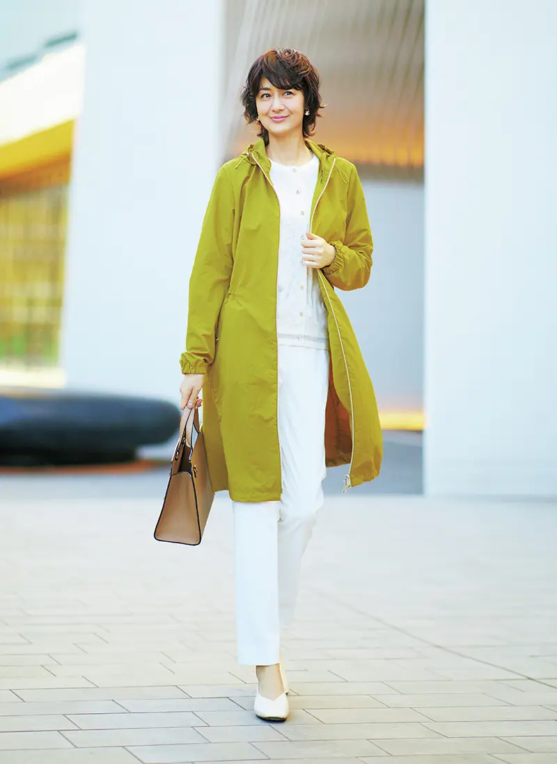 パッと一枚で着こなしが決まる色が主役の春のカラーコート