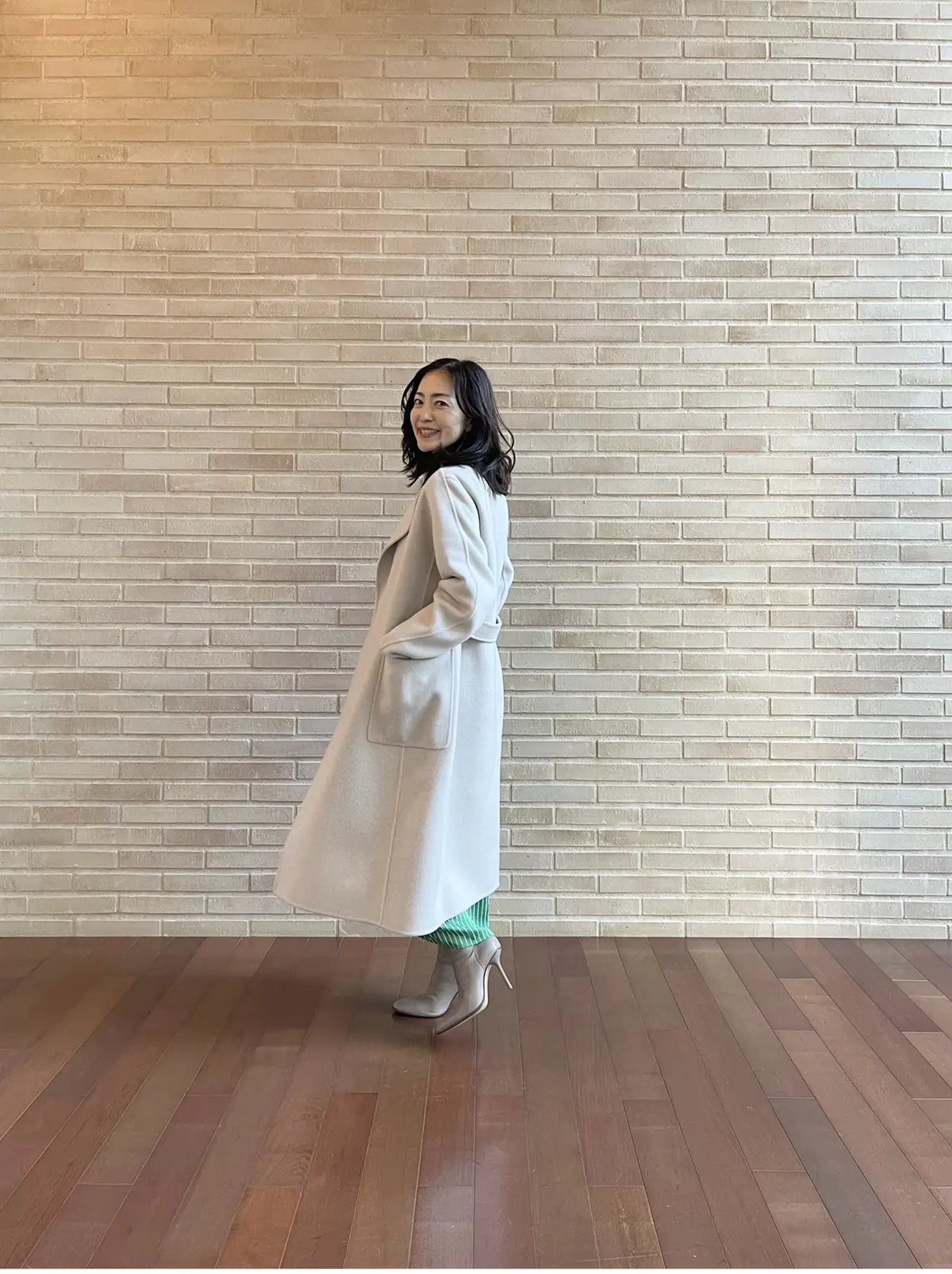 ガウンコートで冬の着こなしの画像_5