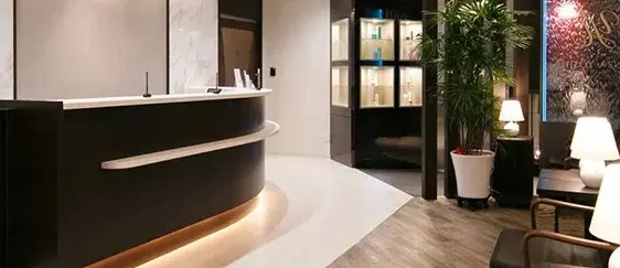 OurAge×Webエクラ  銀座よしえクリニック」銀座院