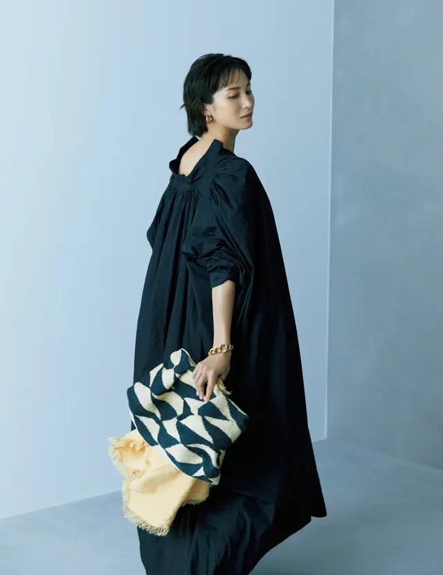 計算された肌見せバランスの黒田エイミ