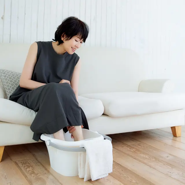 ＂シャワーですます夜は、 足湯でめぐりを取り戻す＂