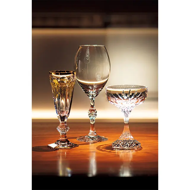 （左から）「エンパイア」「パ ッション」「マッセナ」。美 しさにうっとり