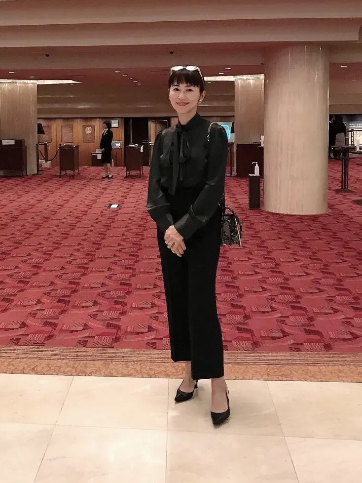 簡単に着映えする華やかブラウスはZARAの画像_4