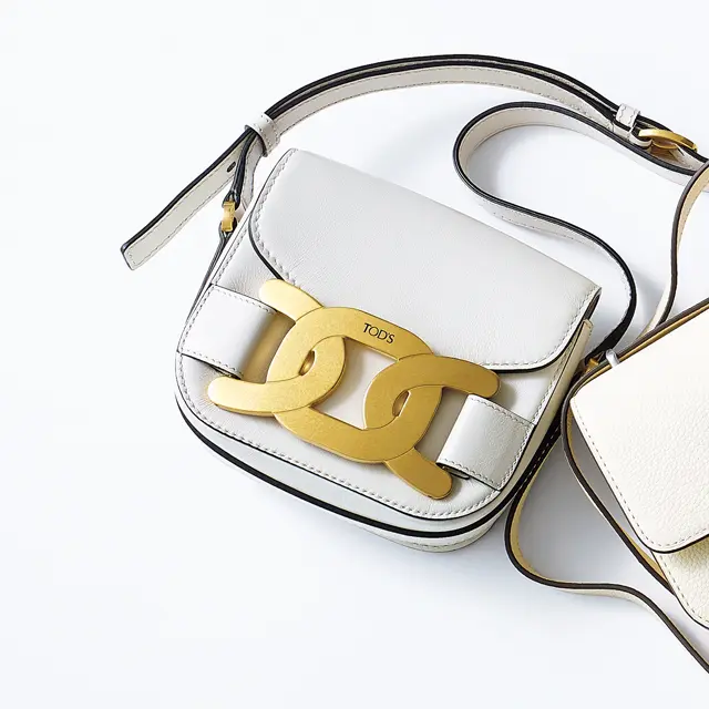 バッグ￥215,600／トッズ・ジャパン（トッズ）