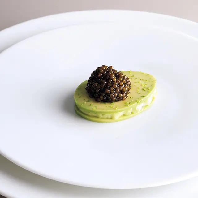 「ツァーインペリアル オシェトラキャビア アボカドと酢橘」